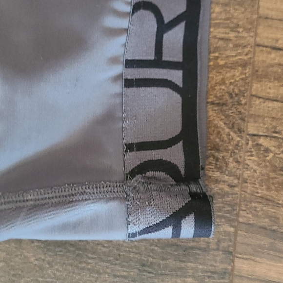 Under Armour Sports Bra - Picture 4 of 4